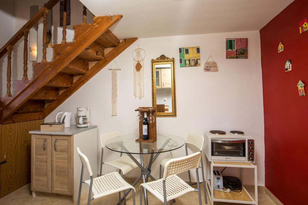 Anna'S House Apartment Chalki Town Exterior photo