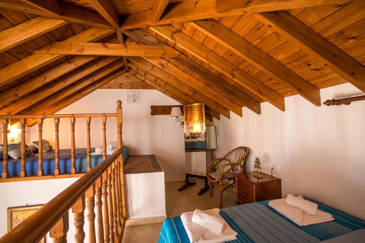 Anna'S House Apartment Chalki Town Exterior photo
